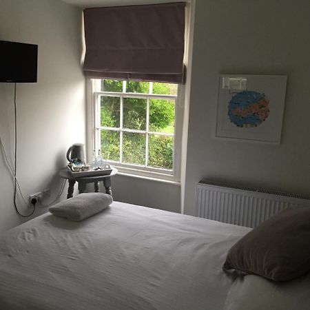 เดอะ แบล็ค สวอน Bed & Breakfast Gweek ภายนอก รูปภาพ