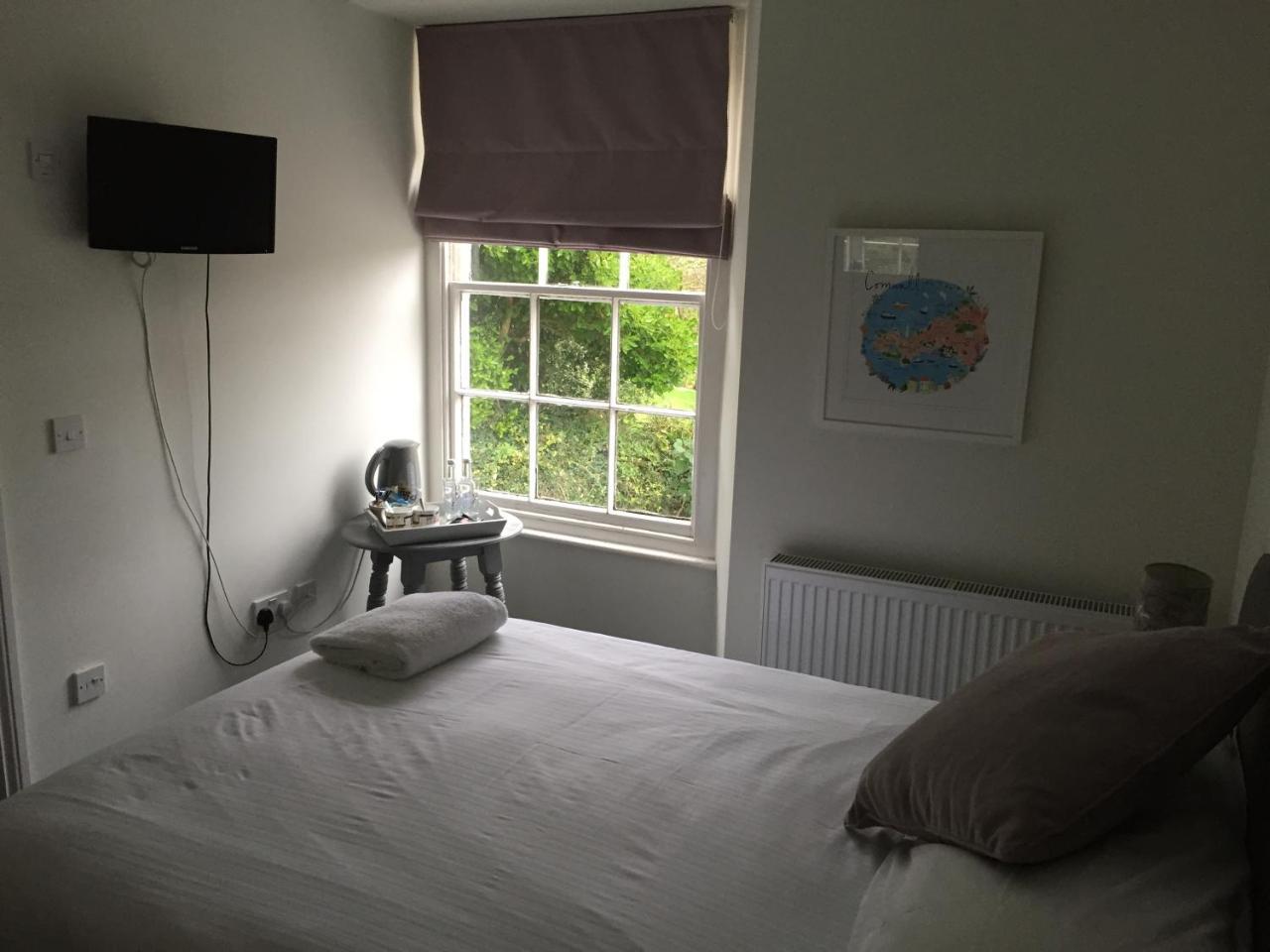 เดอะ แบล็ค สวอน Bed & Breakfast Gweek ภายนอก รูปภาพ